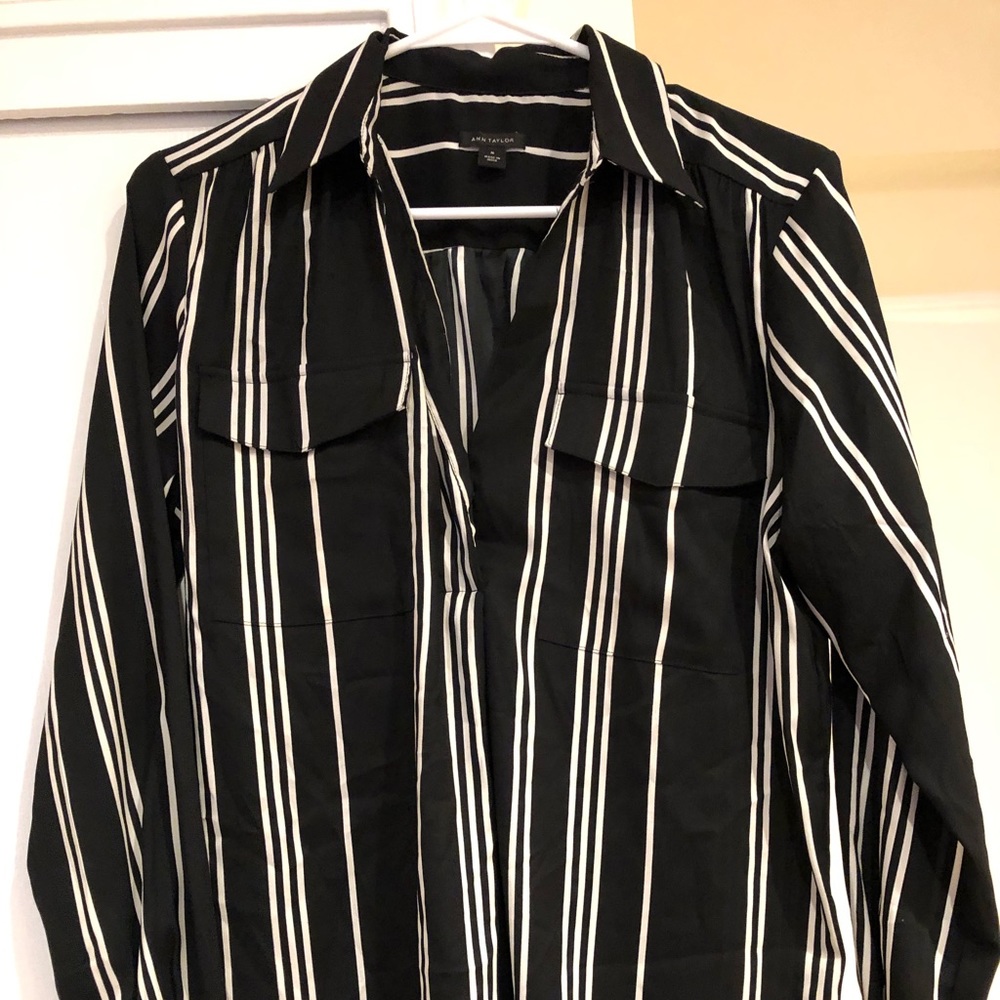 Long sleeved ann Taylor button up
